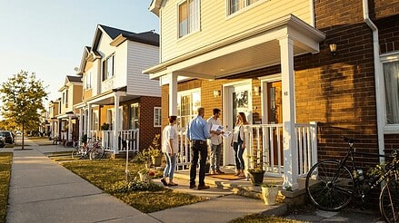 How to Use IRCC’s Arrival Services to Navigate Ontario’s Housing Market