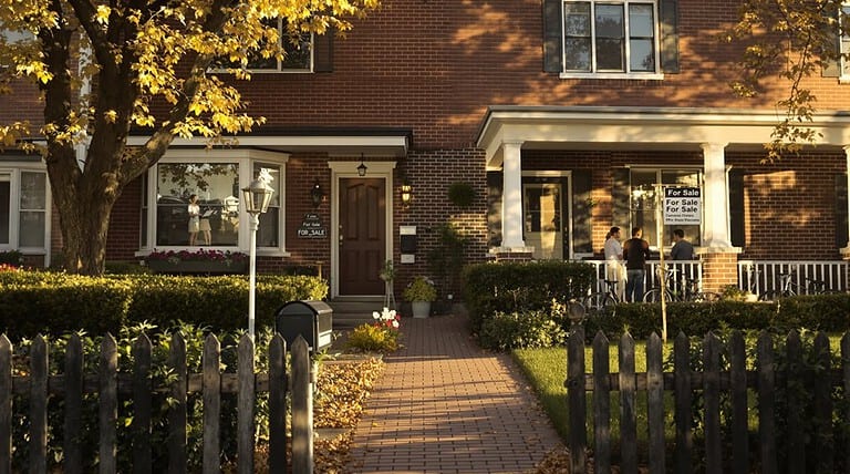 All Names on Mortgage vs Only Some: Co-Ownership Financing Options