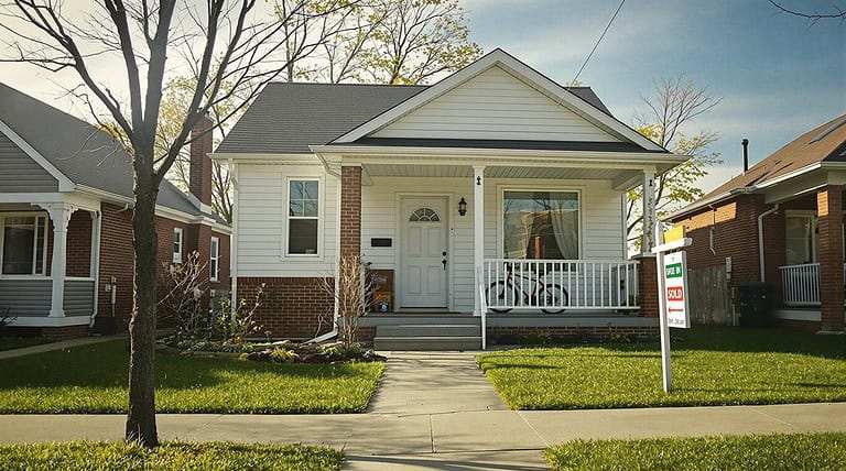 Standard Mortgage vs Newcomer Program: Qualification Differences